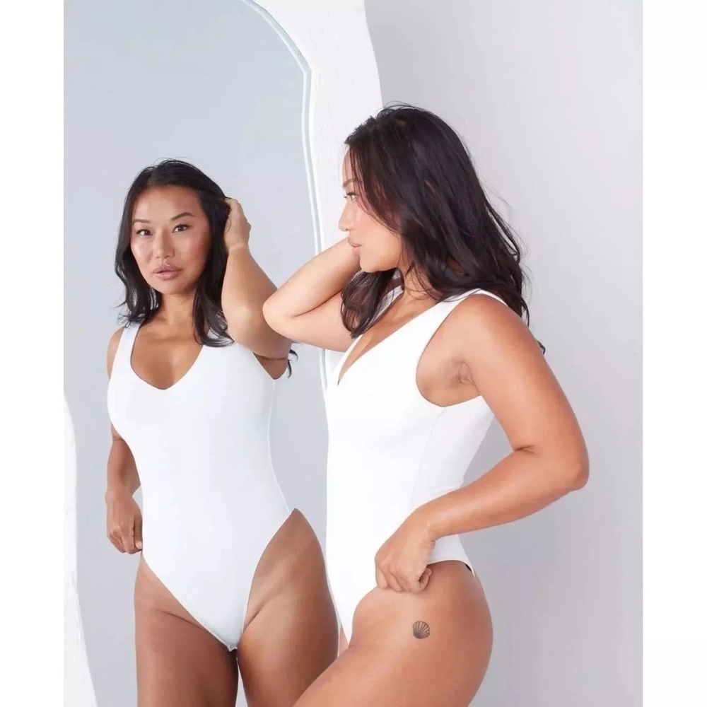 SECOND SKIN, VALENTINA V-NECK BODY SUIT, EXCELLENT CONDITION,Size Large